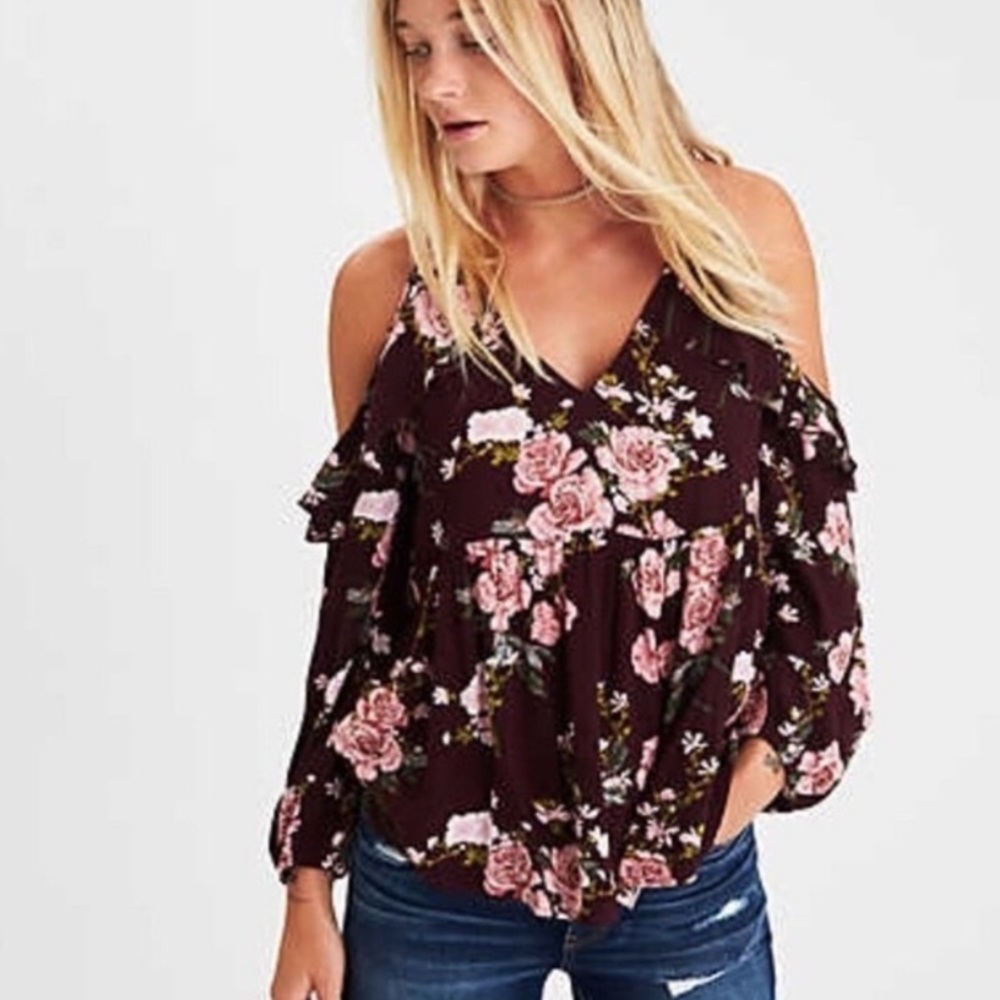 AEO Deep V Floral Top w/ shoulder cut outs OFFERS ACCEPTED✨
